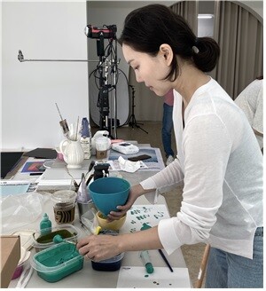 사진: 옻칠 공예가 '편소정' 작가 [제공 = 공예갤러리 휴크래프트]