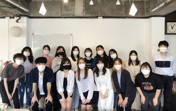 사진: '씨네리와인드' 기자단 4기 발대식 단체 사진 [제공 = 씨네리와인드]