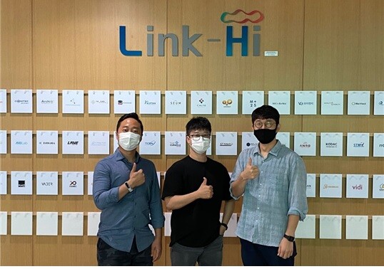 사진: ㈜파이 권호철 대표(가운데)와 크리에이터 플레이트 공동 창업자 이헌찬 대표(왼쪽)와 김무성 이사(오른쪽) [제공 = ㈜파이]
