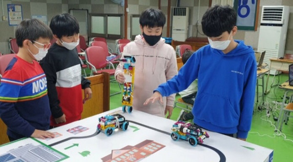 아이들과미래재단이 스마트 모빌리티 공학 체험교육 뽐내기 대회를 개최했다.[사진제공=아이들과미래재단]