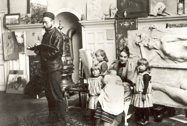 아이들과 함께 있는 칼 라르손과 카린 라르손 [사진 제공 = 아트램프]