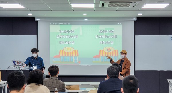 사진: 박윤찬 청년마케터 헤드디렉터(좌)와 양성욱 조간마케팅 운영자(우) [제공 = 청년마케터]
