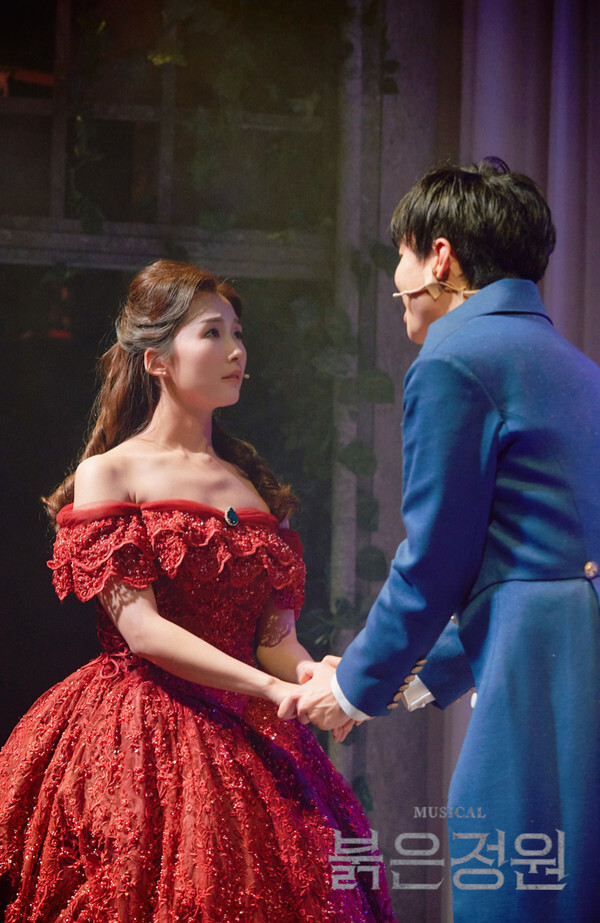 사진: 뮤지컬 '붉은 정원' 공연 현장 [제공 = 벨라뮤즈]