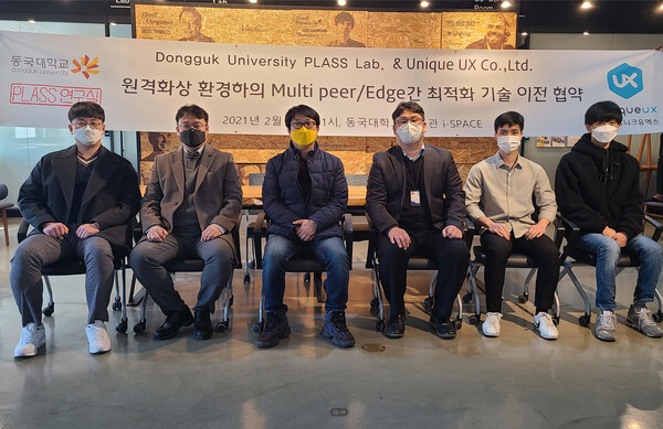 사진: 동국대학교 컴퓨터공학과 PLASS연구실과 유니크유엑스는 기술이전 협약식을 가졌다. 왼쪽 2번째부터 나황균 공동대표, 손윤식 교수, 최진원 공동대표 [제공 = 유니크유엑스]
