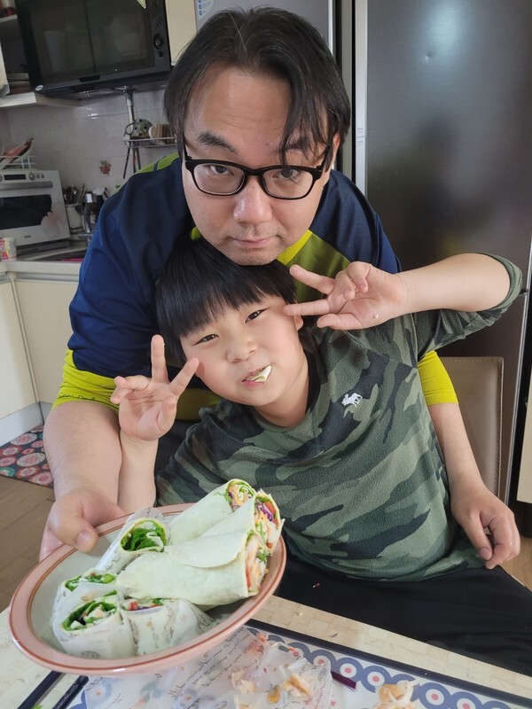 사진: 아빠와 아이가 함께 하는 ‘심쿡’ 수업 현장 1 [제공 = ㈜한국요리심리치료연구소]