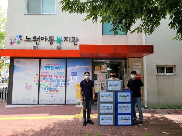 사진: 노원구서비스공단이 노원아동복지관에 전달한 방역물품 [제공 = 노원구서비스공단]
