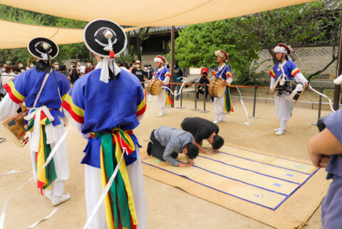 사진: 한국민속촌 추석 성주고사 [제공 = 한국민속촌]
