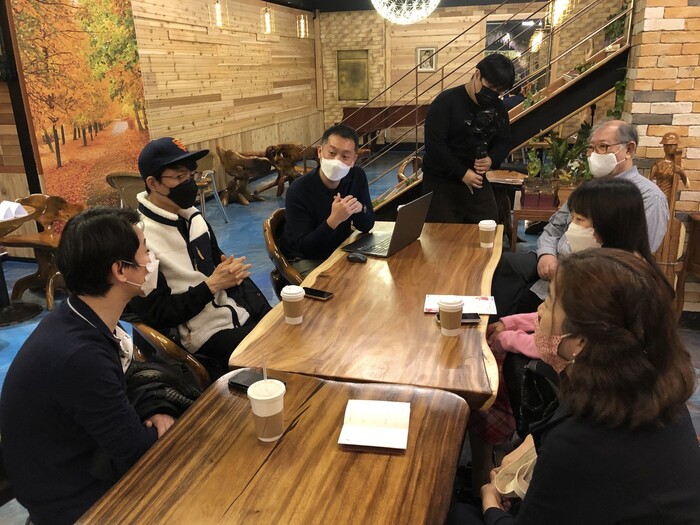 사진: 서초구 '커뮤니티아트'가 사업 모델 구상을 위해 전문 컨설팅을 받고 있다. [제공 = 서울시사회적경제지원센터]