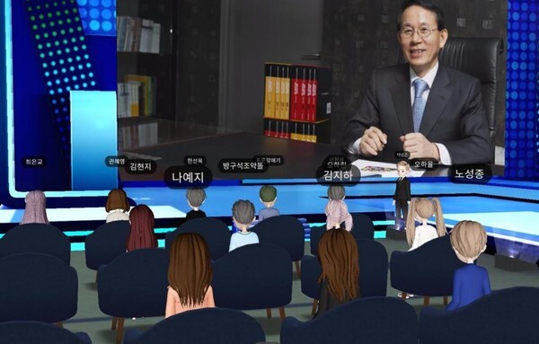 사진: 제3회 감정노동자 배려문화 정착 UCC·수필 공모전 메타버스 시상식에서 인사말을 하고 있는 선플재단 민병철 이사장 [제공 = (재)선플재단]