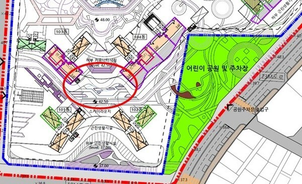 롯데건설이 조합에 제출한 도면에는 103동과 104동에 걸친 ‘스카이커뮤니티’가 있지만, 조합원이 받은 설계도면에는 누락됐다. [사진=조합원]