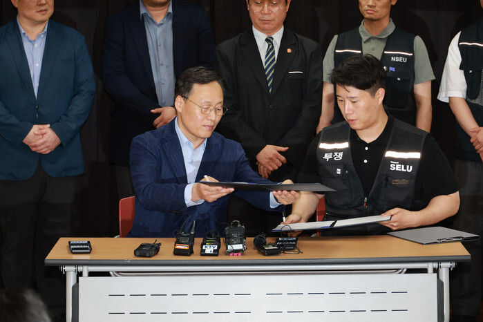 삼성전자 노사 파업은 막았지만…메모리...
