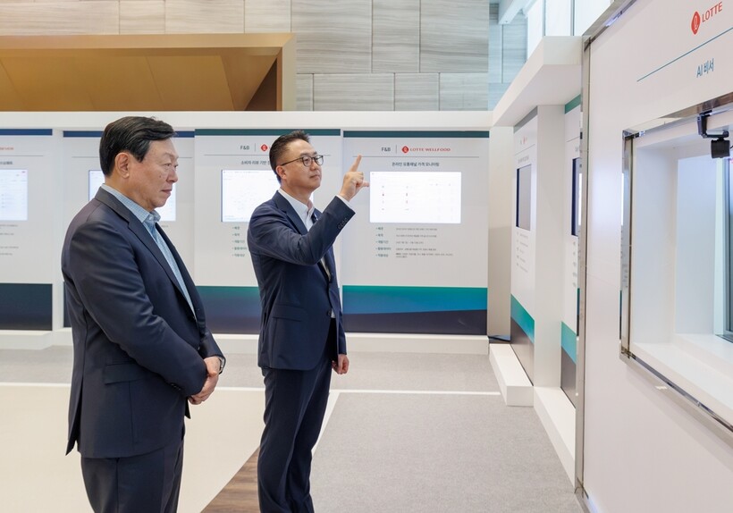 신동빈 "본원적 경쟁력 강화"…롯데,...
