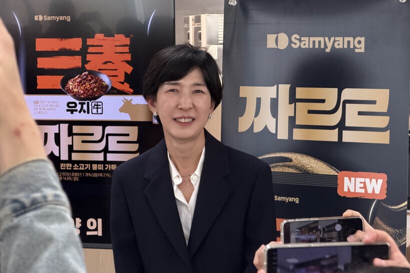 [현장] 불닭 의존 낮출 새 카드는 ...